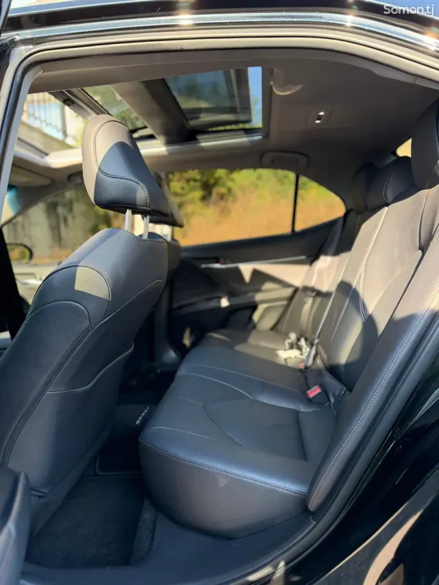 Toyota Camry 2019 · 2.5 AT