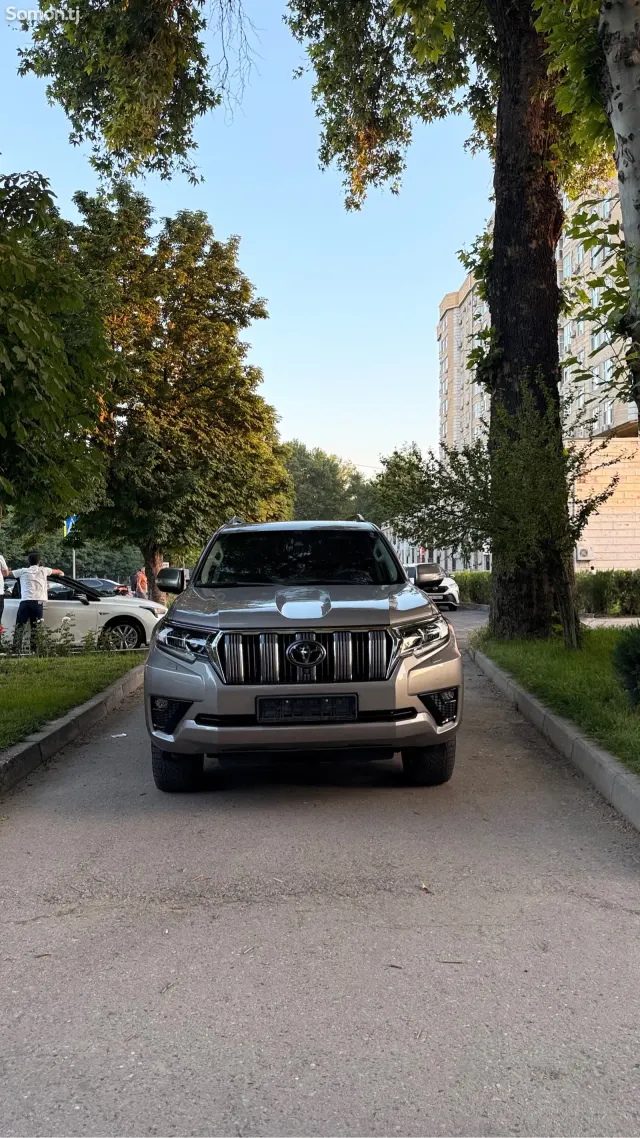 Toyota Land Cruiser Prado 2022 · 2.8 AT
