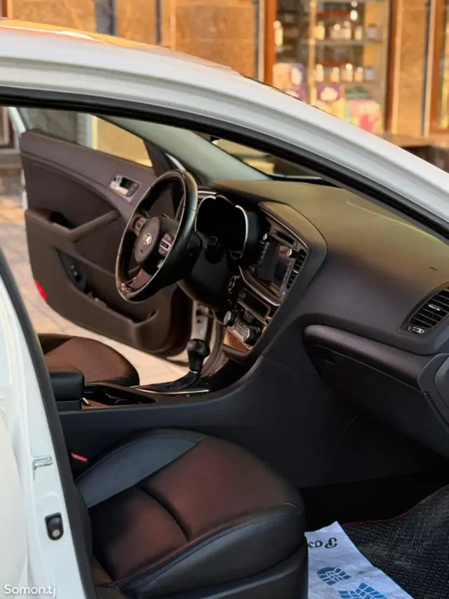 Kia K5 2015 · AT