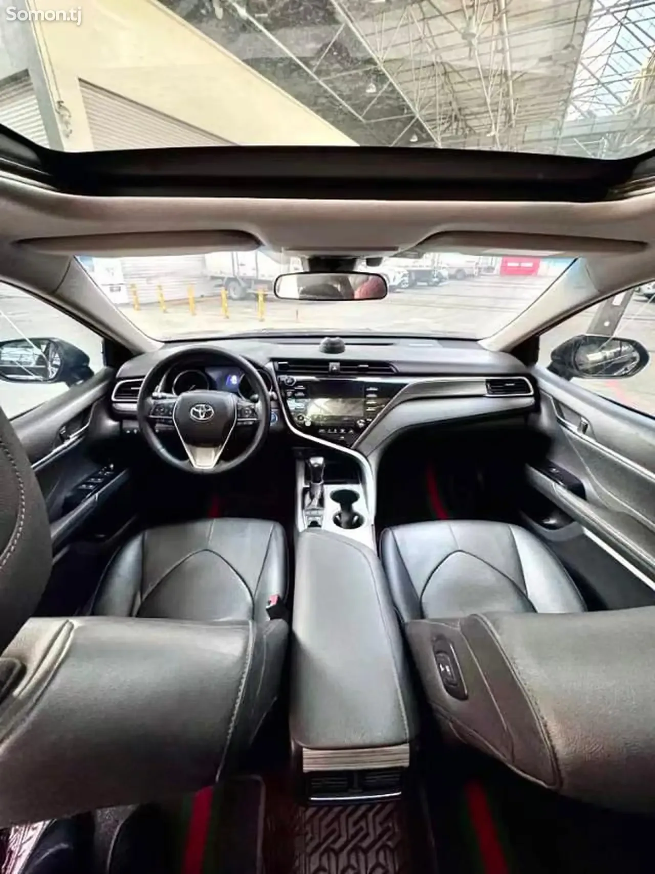 Toyota Camry 2018 · 2.5 AT