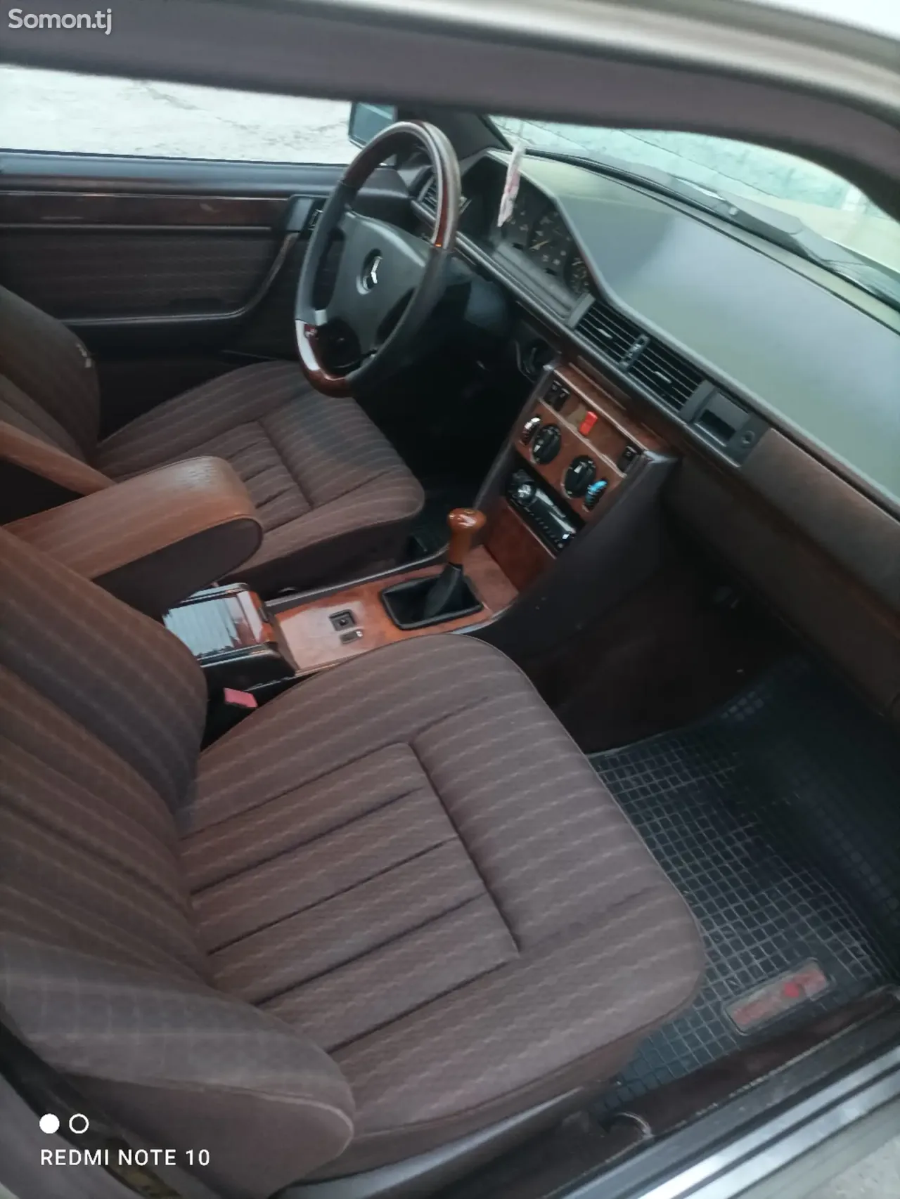 Mercedes-Benz W124 1990 · 2.0 MT