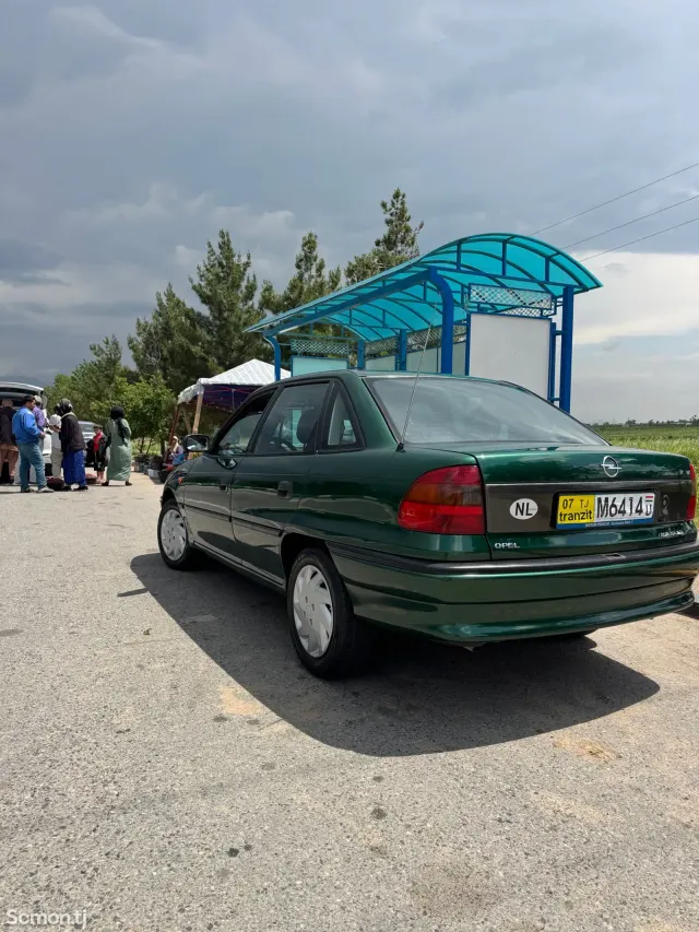 Opel Astra F 1998 · 1.6 MT