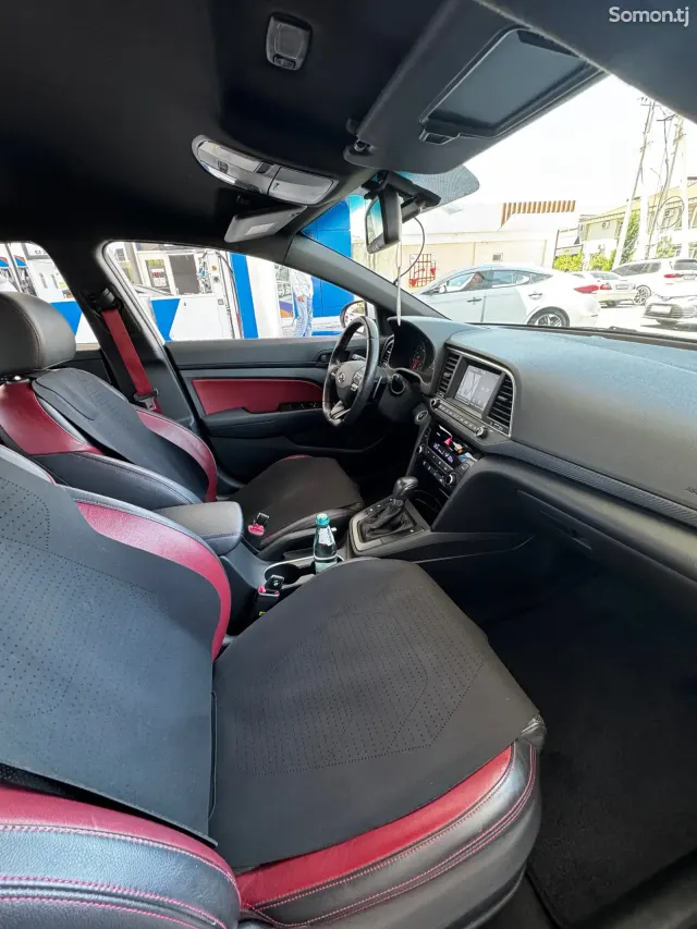 Hyundai Avante 2016 · 1.6 AT