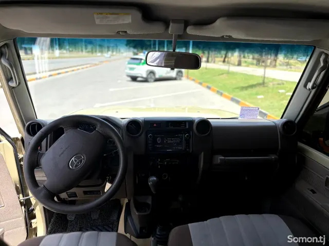 Toyota Land Cruiser 2012 · 4.7 MT