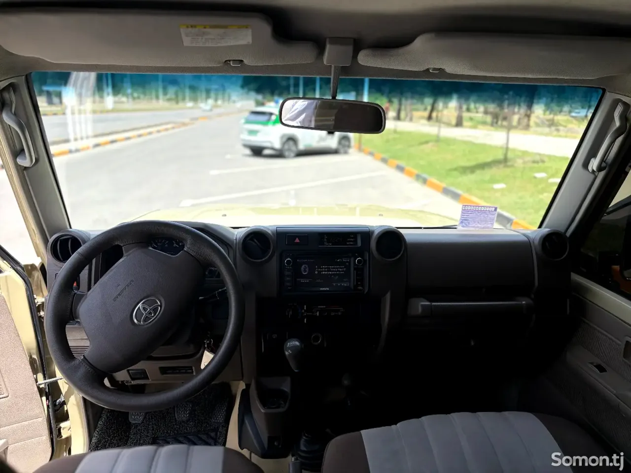Toyota Land Cruiser 2012 · 4.7 MT