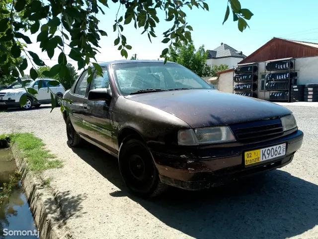 Opel Vectra A 1990 · 1.6 MT