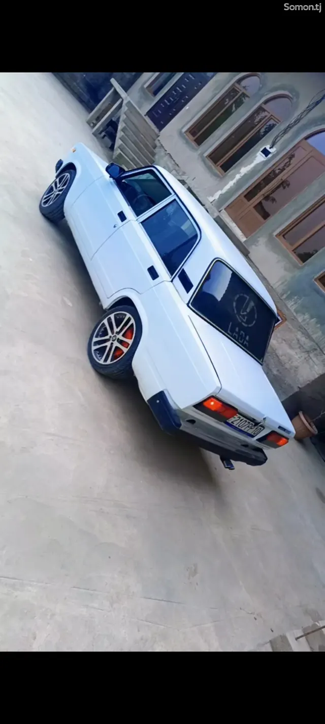 Lada (ВАЗ) 2107 2011 · 1.6 MT