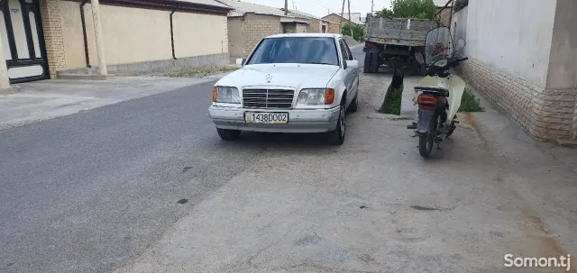Mercedes-Benz W124 1993 · 2.0 MT