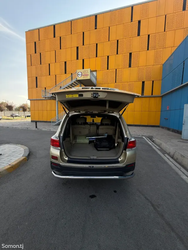 Toyota Highlander 2012 · 3.5 AT