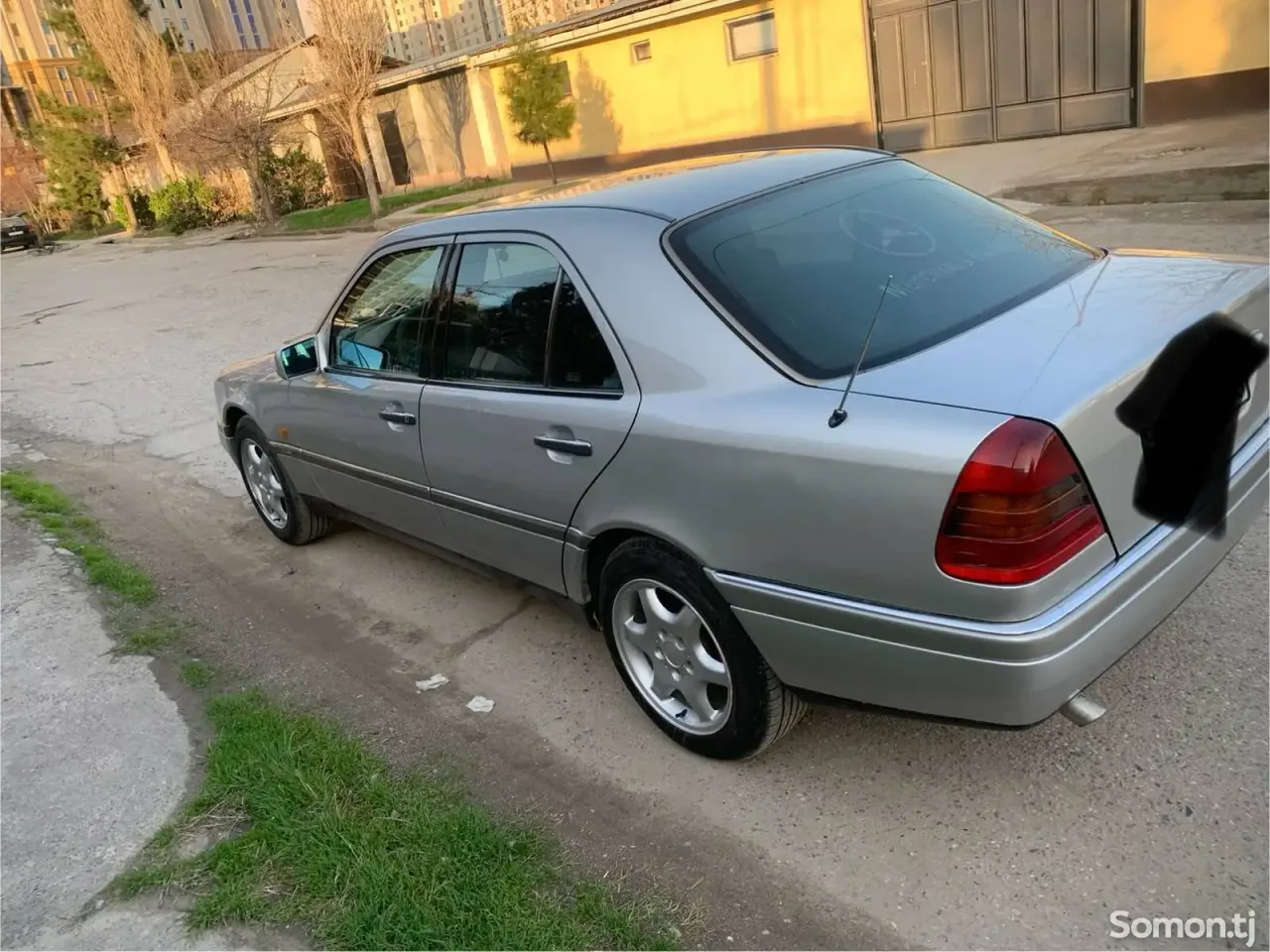 Mercedes-Benz C class 1995 · 2.2 MT