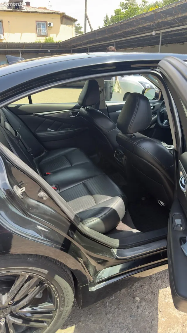 Infiniti Q series 2015 · 3.5 AT