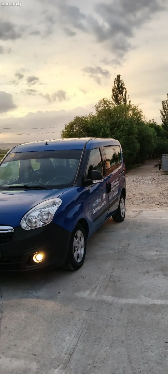 Opel Combo 2016 · 1.6 MT