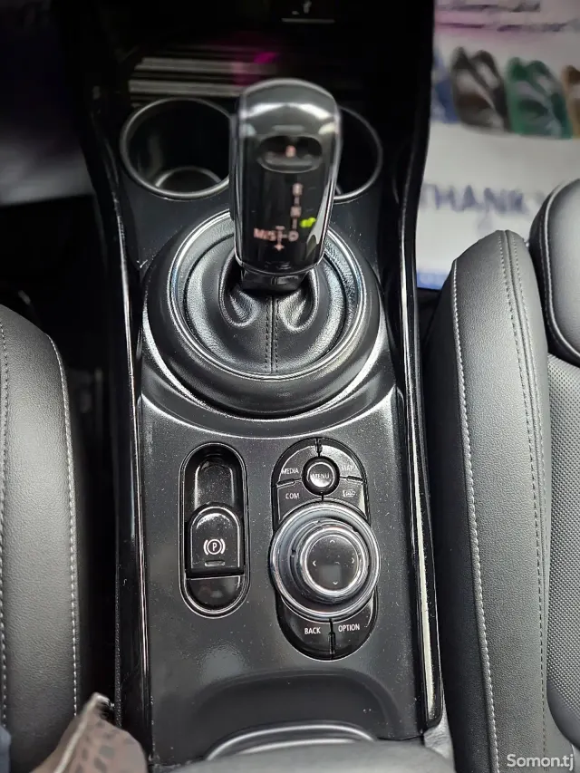Mini Cooper 2023 · 1.6 AT