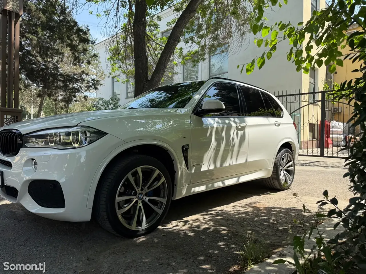 BMW X5 2016 · 3.0 AT