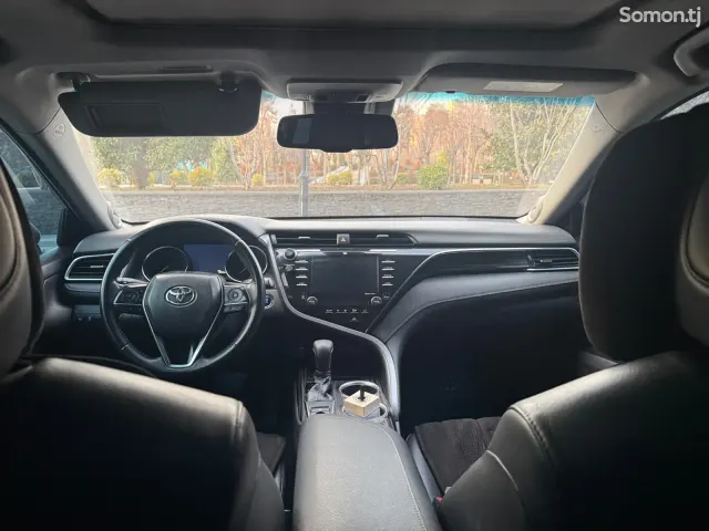 Toyota Camry 2018 · 2.5 AT