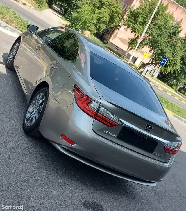 Lexus ES series 2016 · 2.5 AT