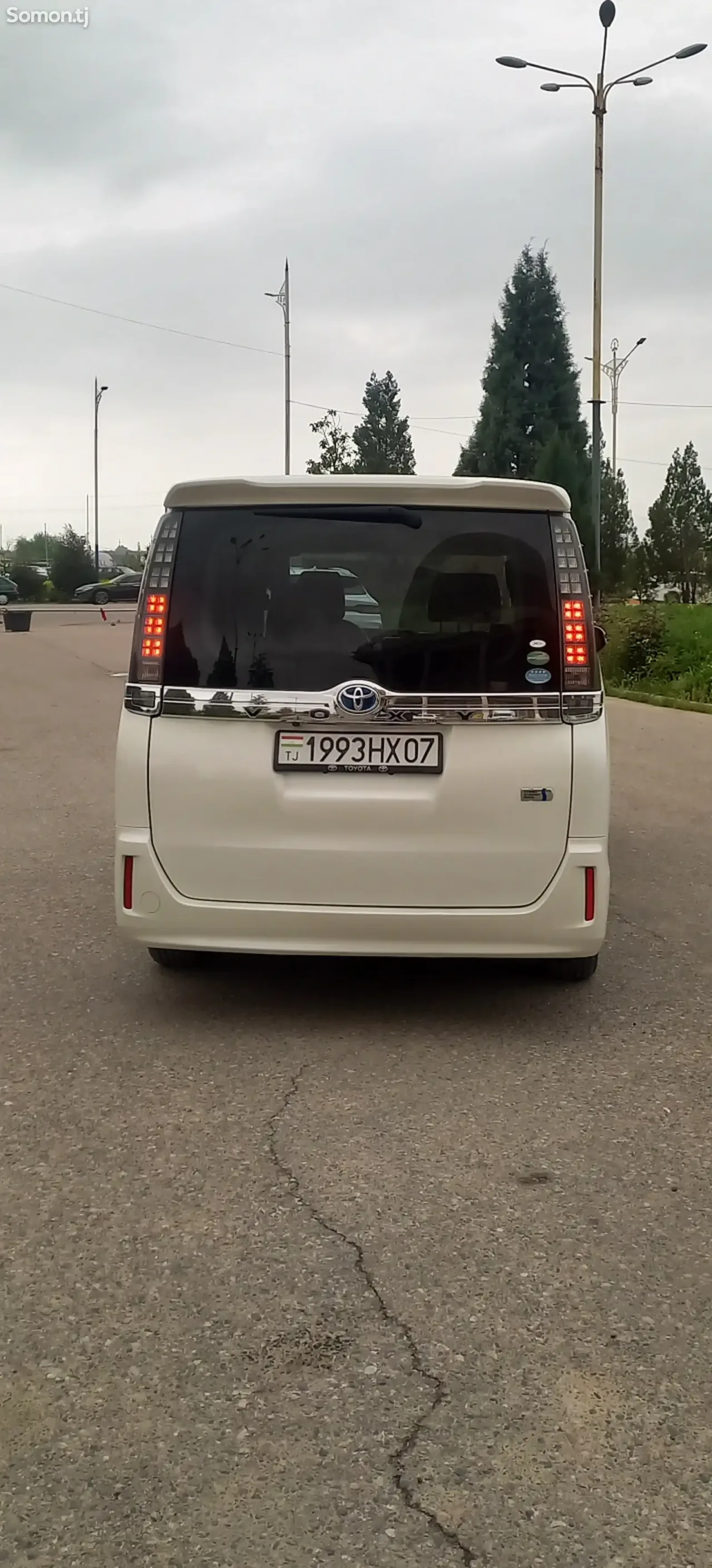 Toyota Voxy 2014 · 2.0 CVT