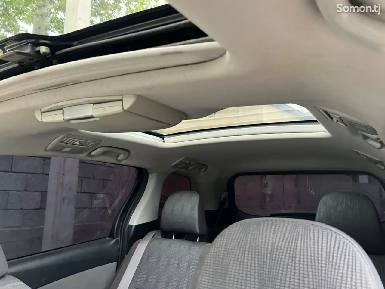 Toyota Estima 2009 · 2.4 AT