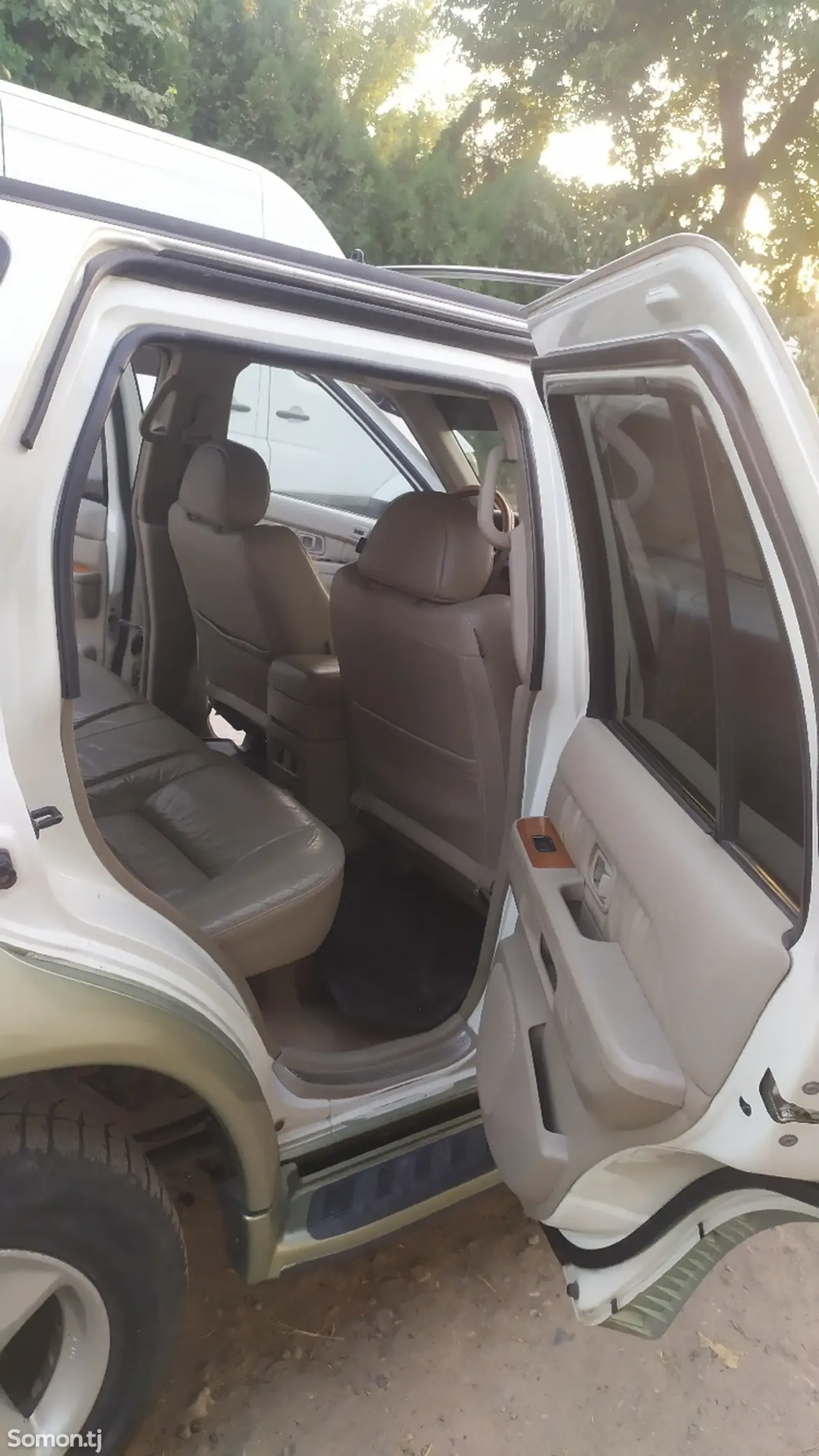 Infiniti QX series 2004 · AT