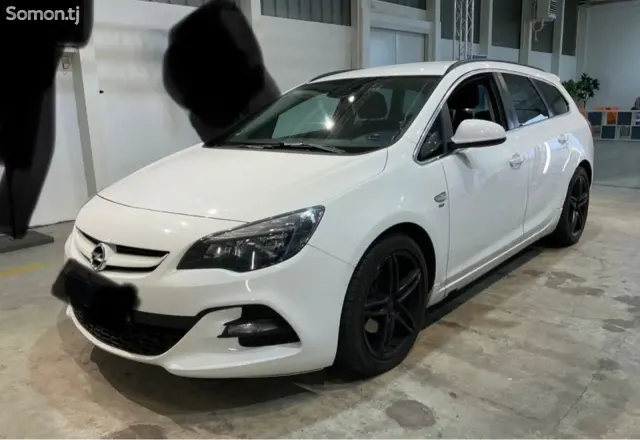 Opel Astra J 2014 · 2.0 MT