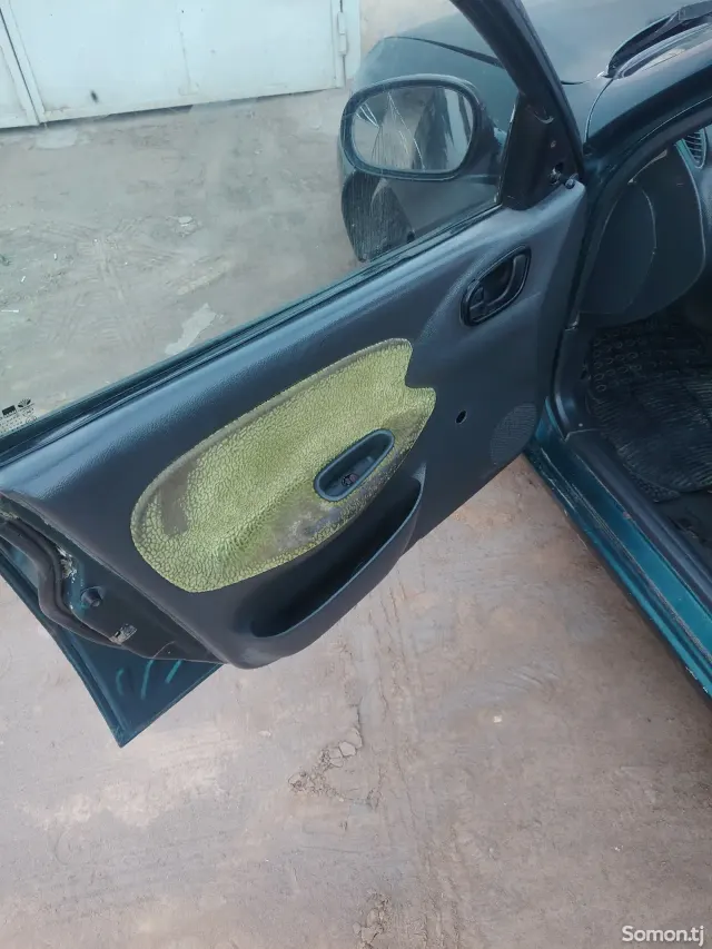 Daewoo Lanos 1997 · 1.6 MT