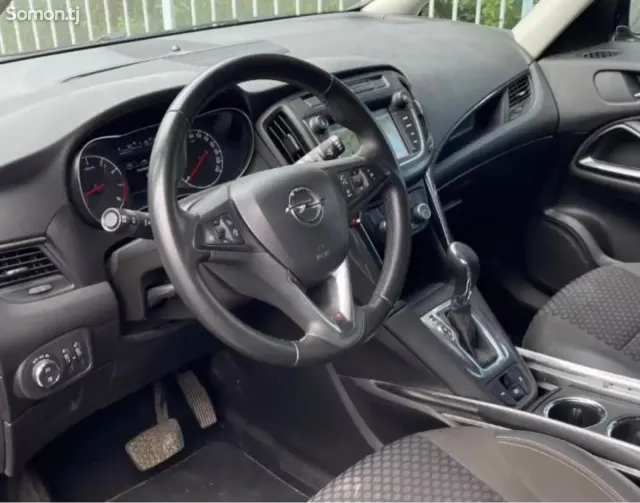 Opel Zafira 2017 · 1.6 AT