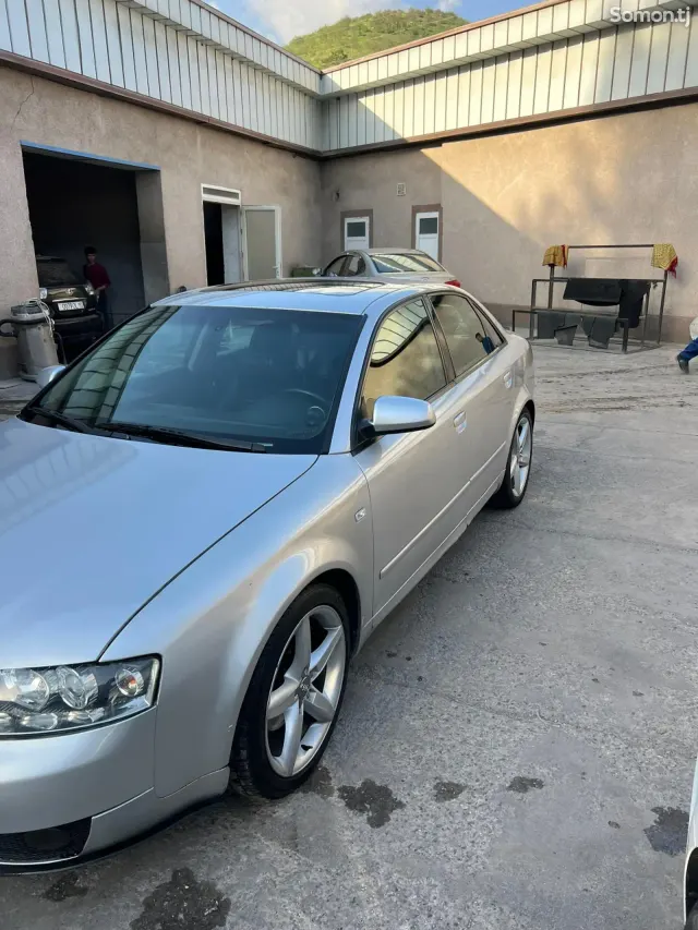 Audi A4 2002 · 1.8 AT