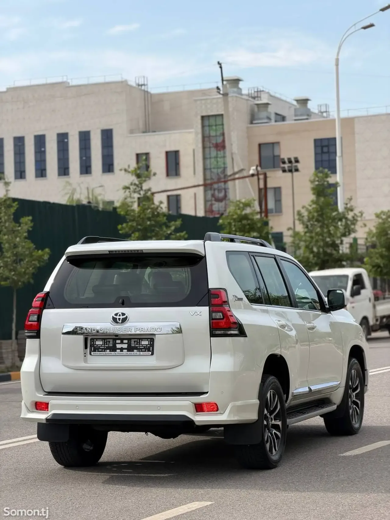 Toyota Land Cruiser Prado 2023 · 4.0 AT