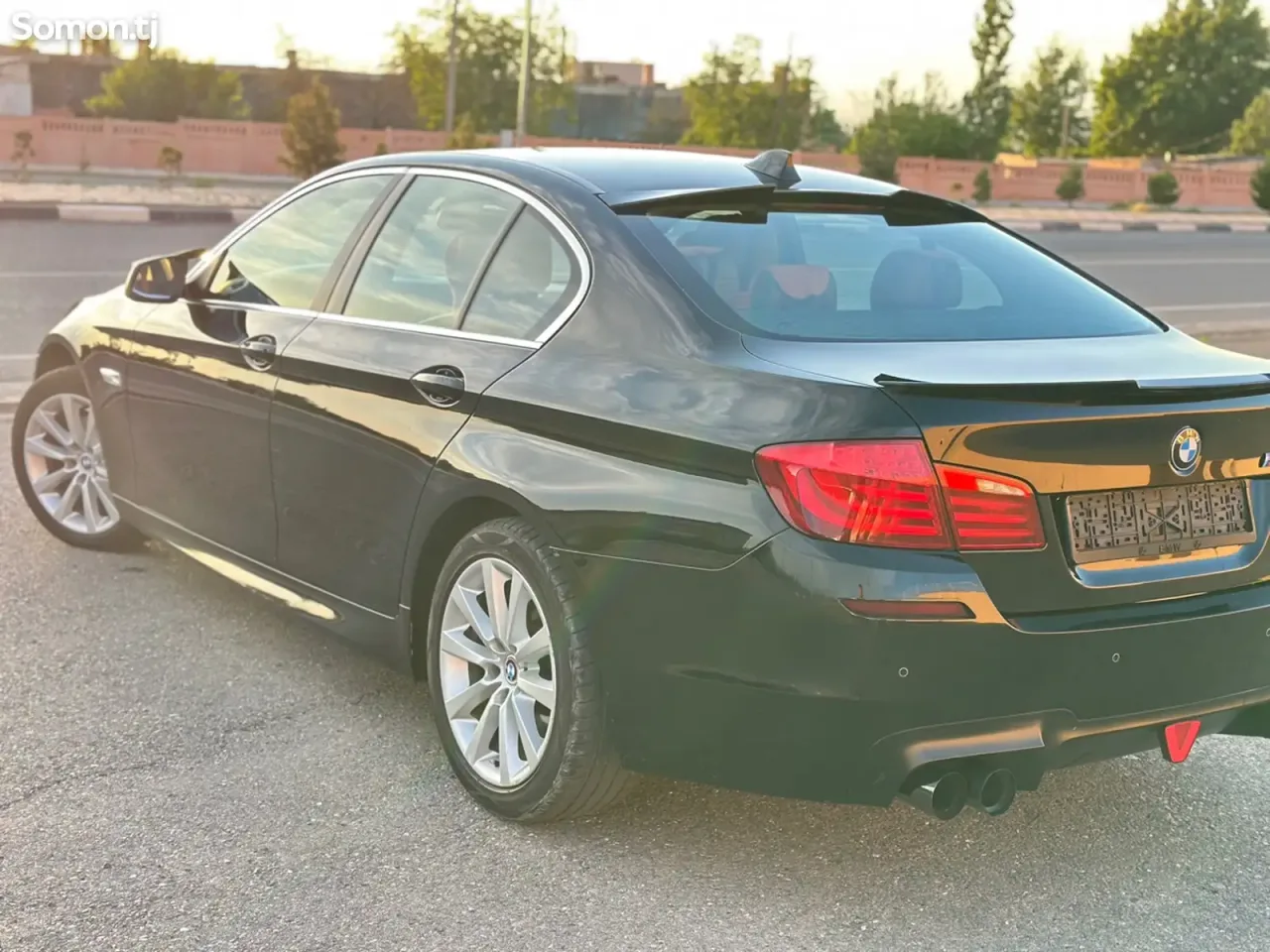 BMW 5 series 2012 · AT