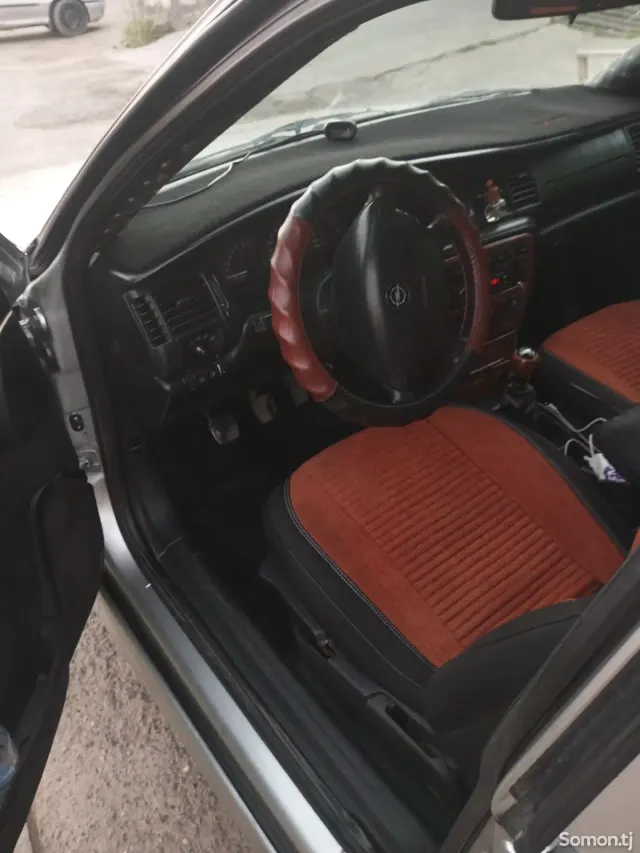 Opel Vectra B 1995 · 1.6 MT