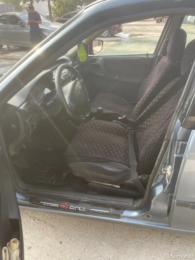 Opel Astra F 1997 · 1.6 MT