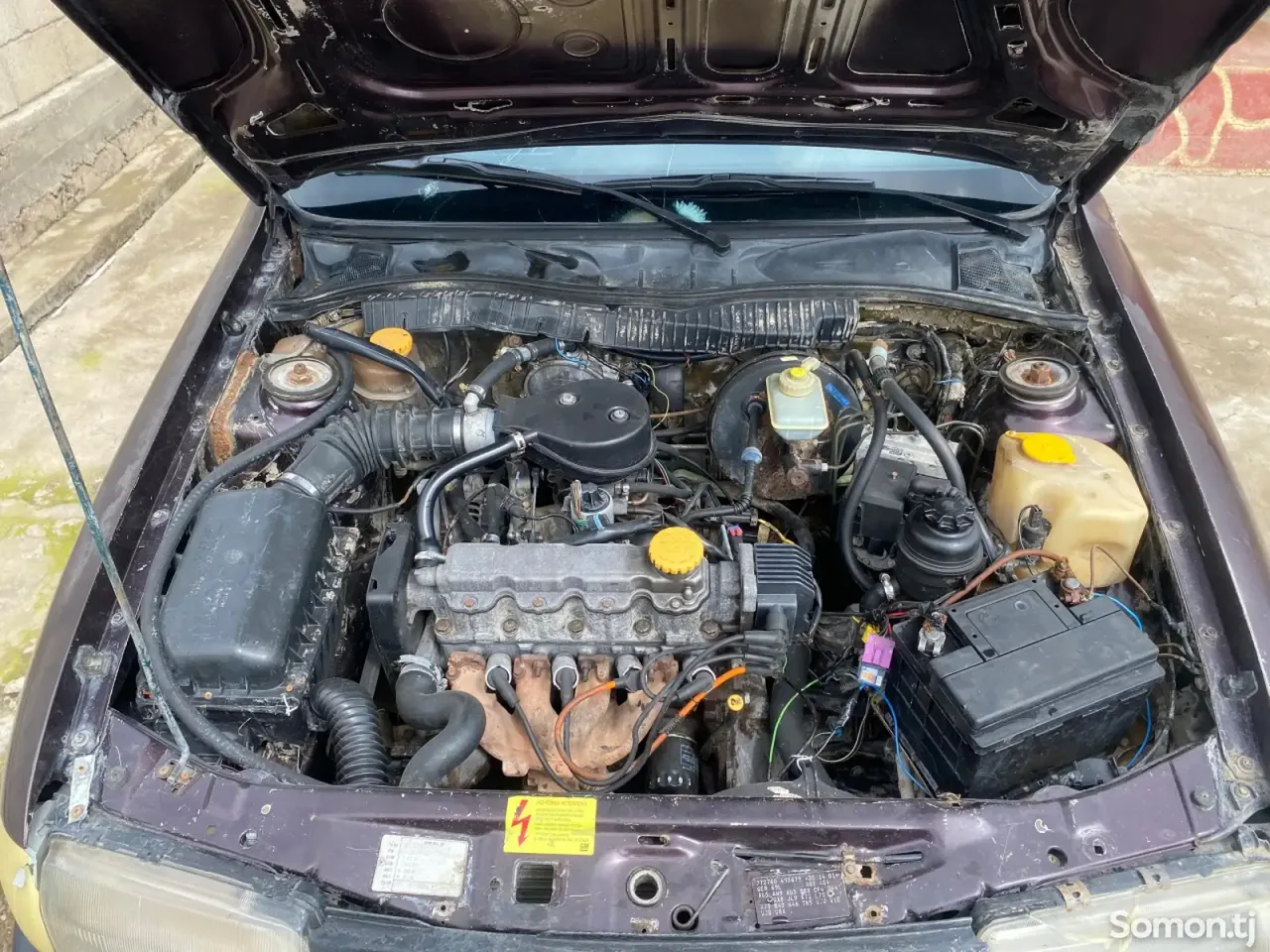 Opel Vectra A 1994 · 1.6 MT