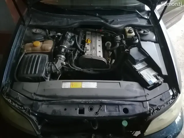 Opel Omega 2002 · 2.0 MT