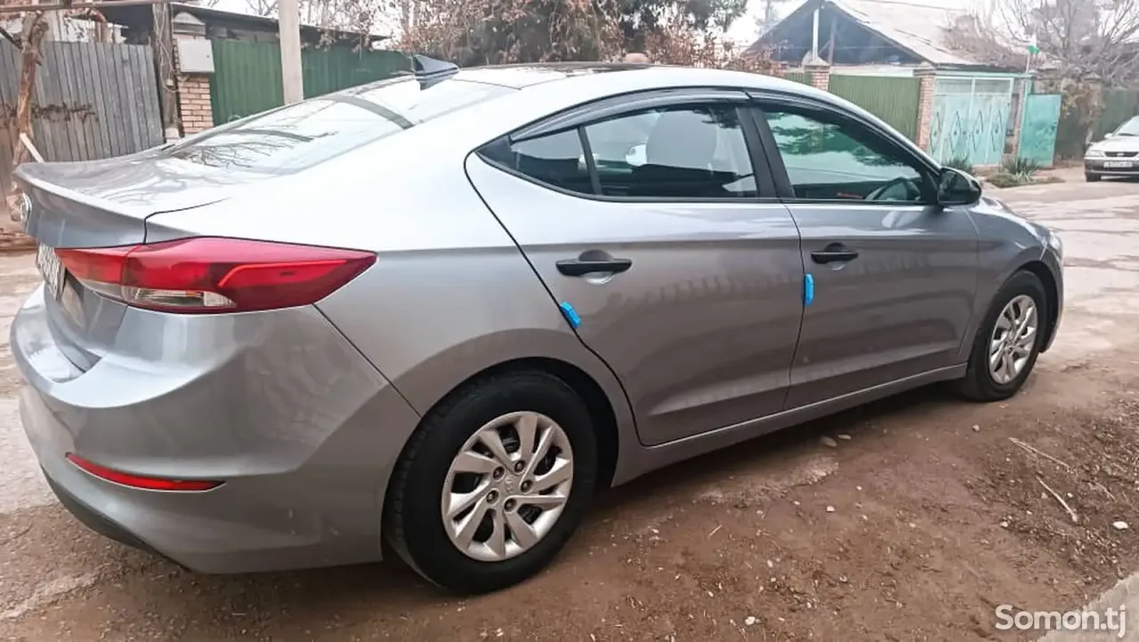 Hyundai Elantra 2017 · 2.0 AT