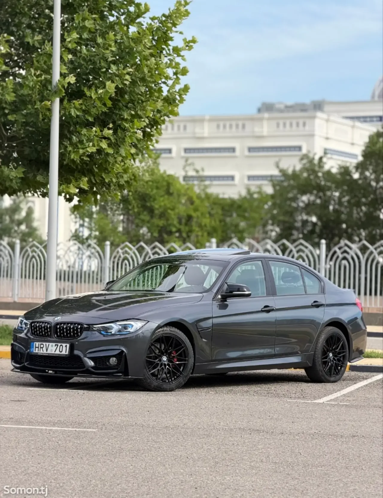 BMW 3 series 2017 · 5.2 AT