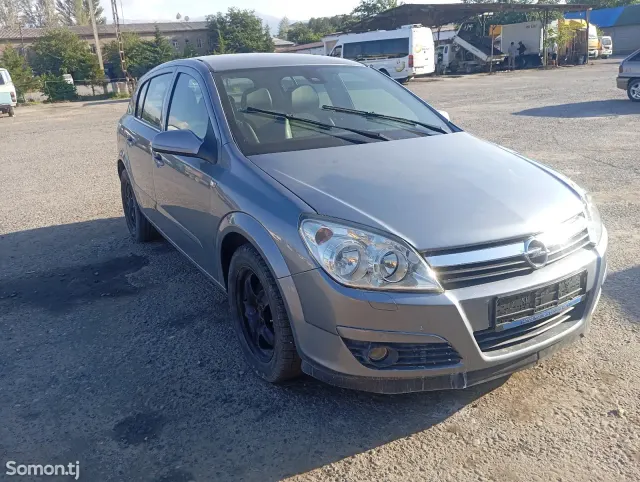 Opel Astra H 2006 · 1.7 MT