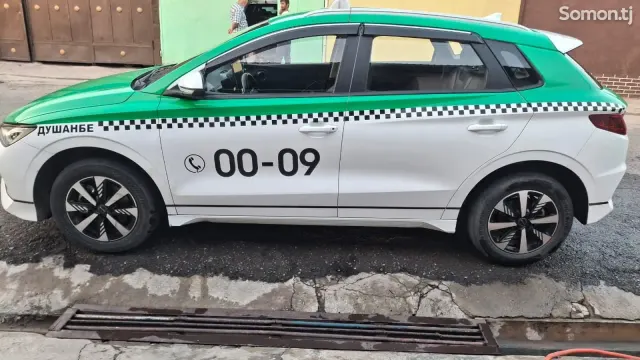 BYD E2 2023 · 1.6 AT