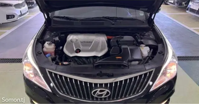 Hyundai Grandeur 2015 · 2.4 AT