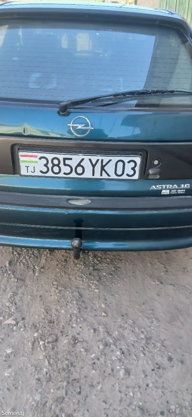 Opel Astra F 1995 · 1.6 MT