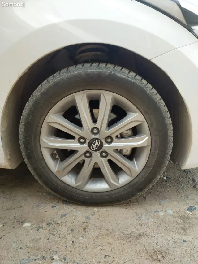 Hyundai Avante 2014 · 1.6 AT