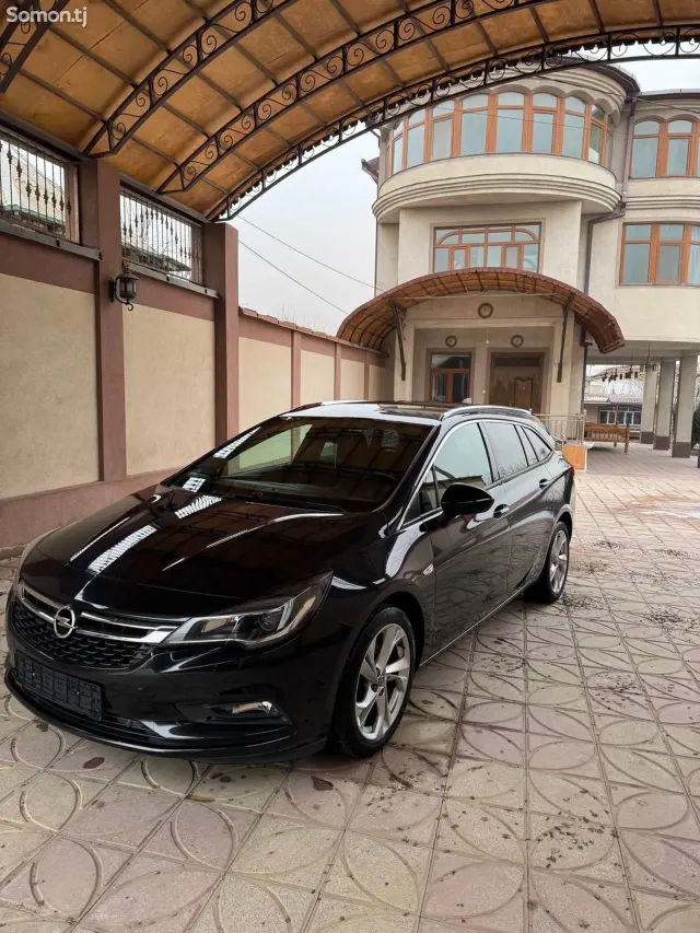 Opel Astra J 2016 · 1.6 AT