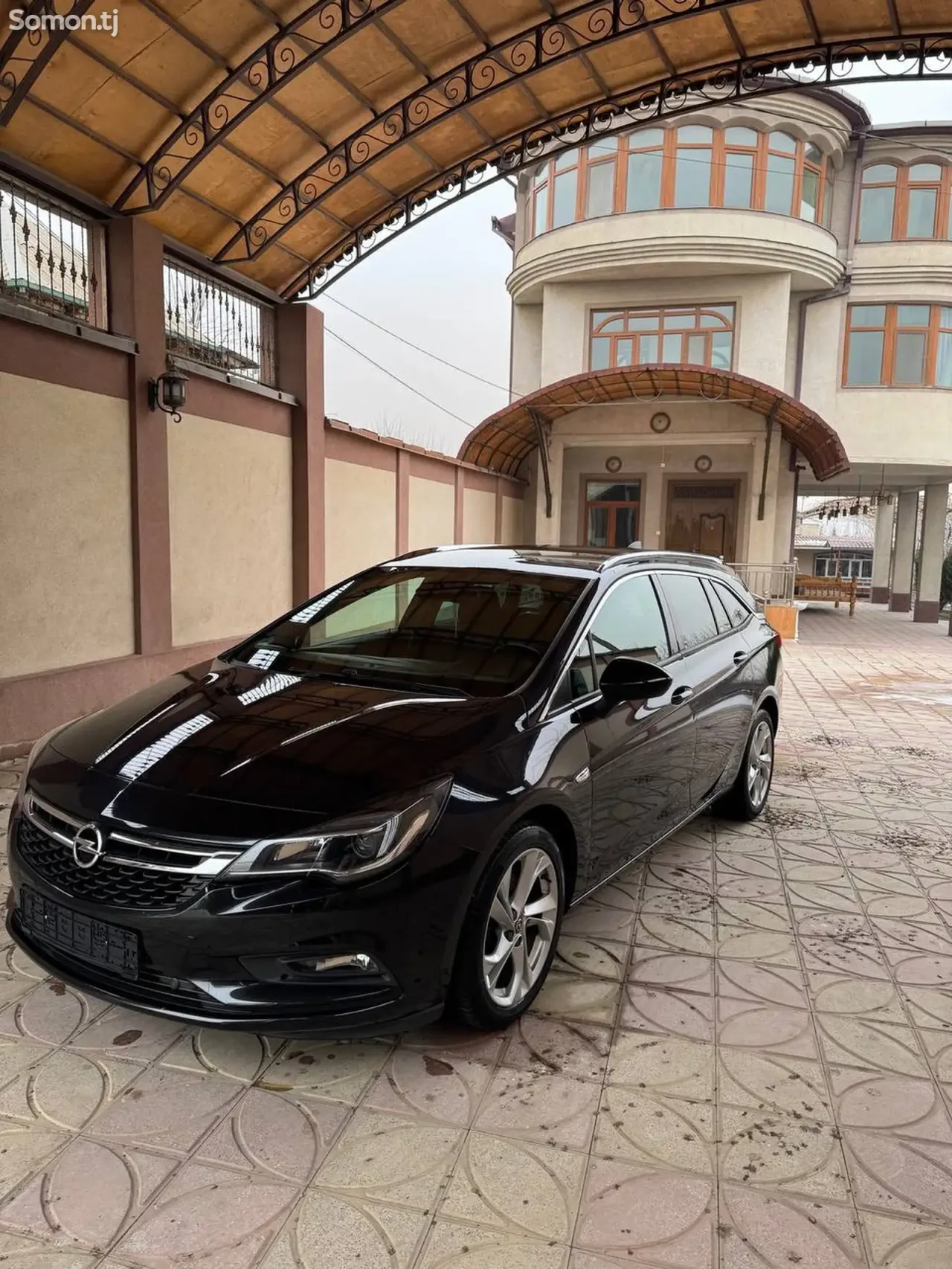 Opel Astra J 2016 · 1.6 AT