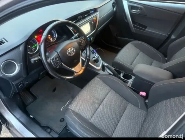 Toyota Auris 2014 · 1.8 AT