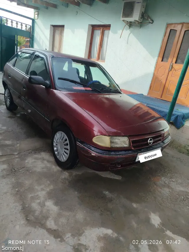Opel Astra F 1992 · 1.6 MT
