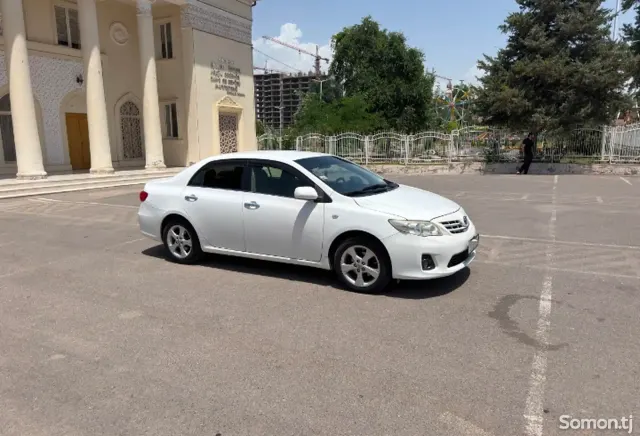 Toyota Corolla 2013 · 1.8 AT
