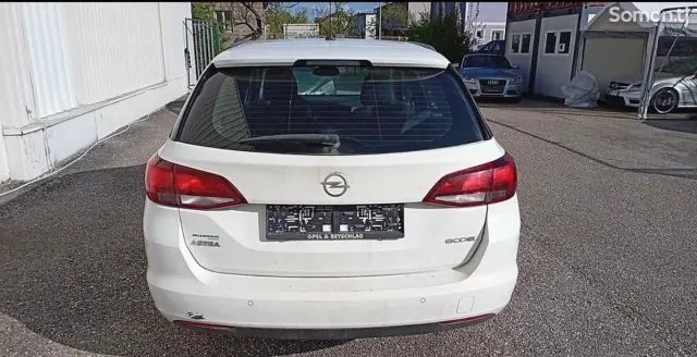 Opel Astra K 2016 · 1.0 MT