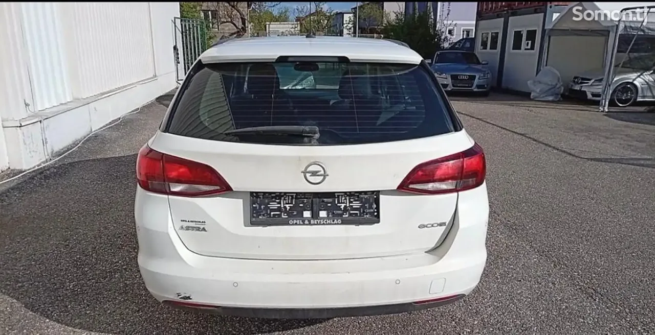 Opel Astra K 2016 · 1.0 MT