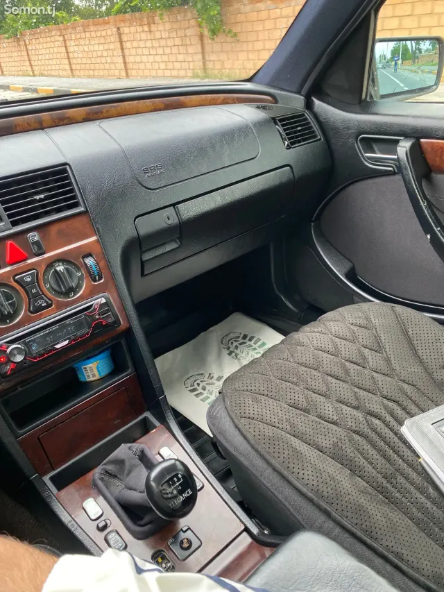 Mercedes-Benz C class 1999 · 2.4 MT