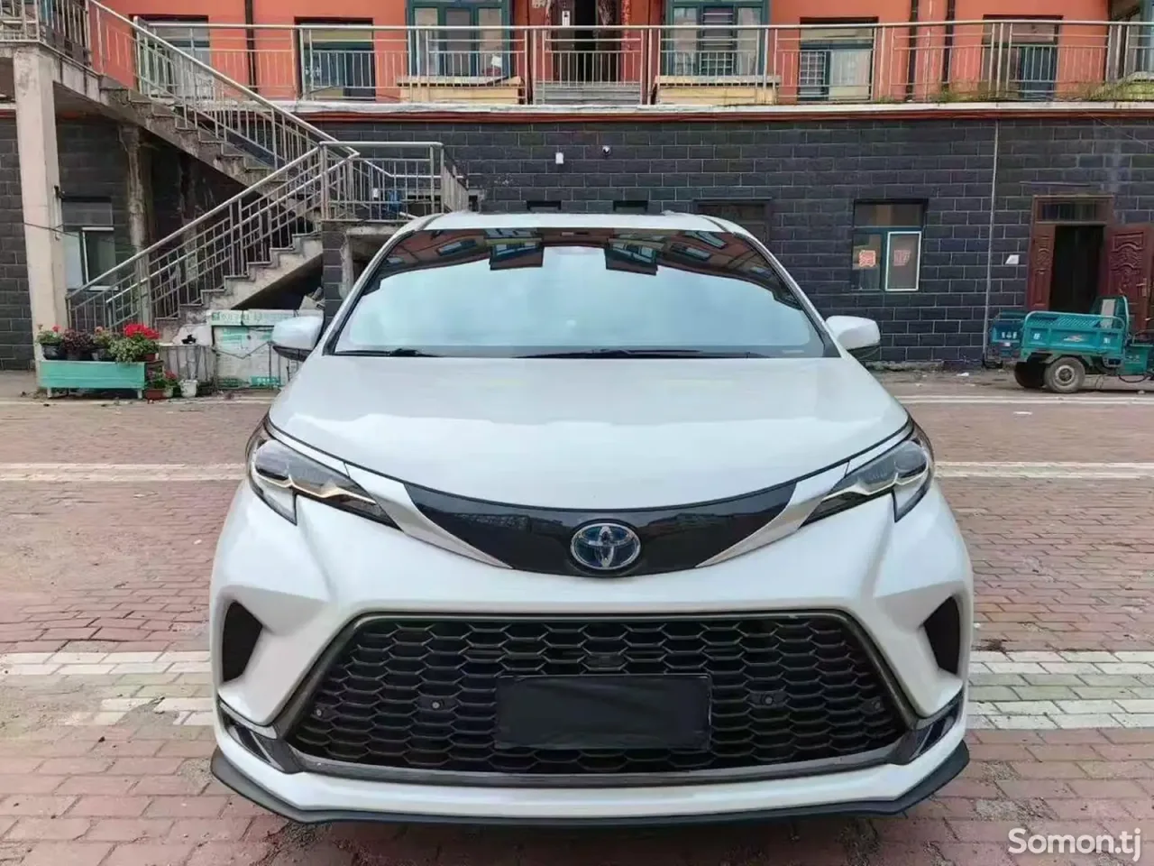 Toyota Granvia 2023 · 2.5 AT