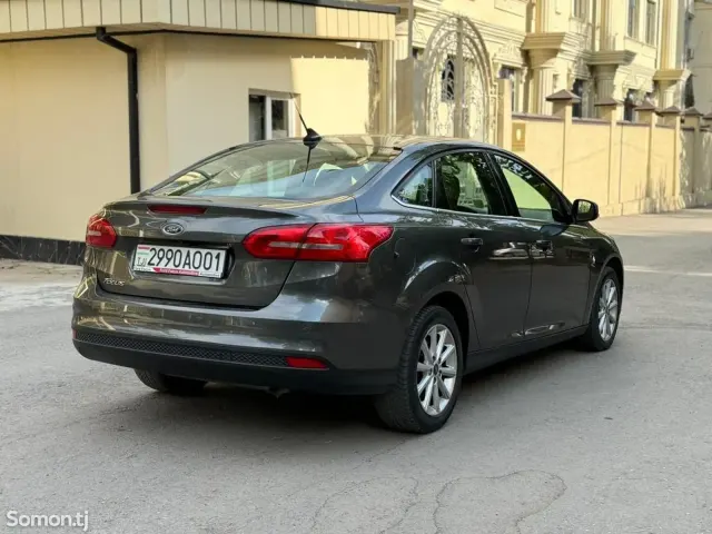 Ford Focus 2018 · 1.6 AT